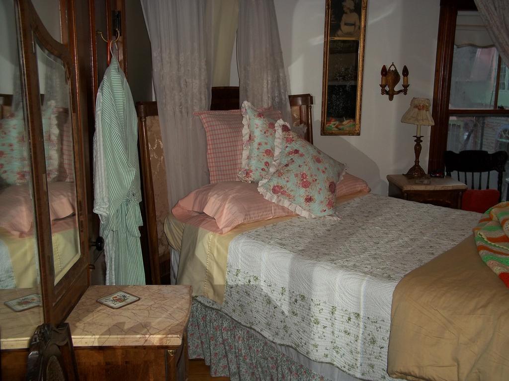 Enchanted Nights Bed & Bath Kittery Oda fotoğraf